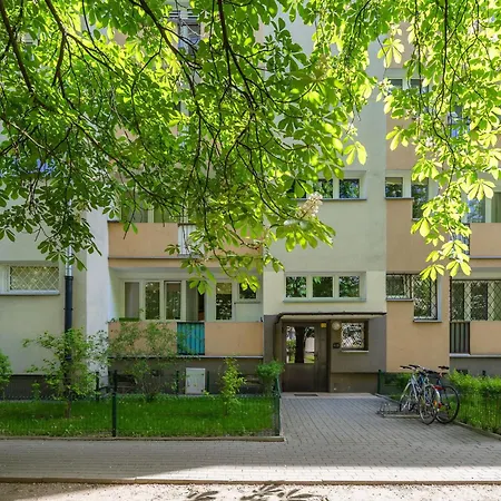 Cozy Near Royal Baths Park By Renters *