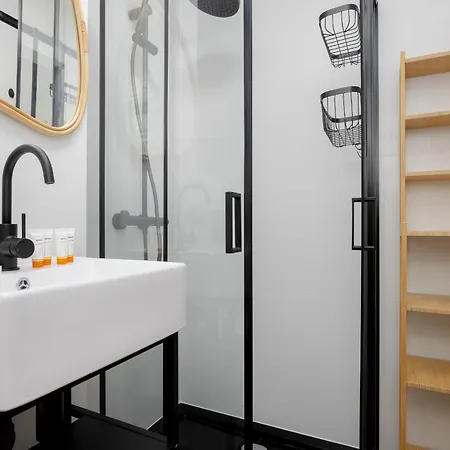 Cozy Near Royal Baths Park By Renters דירה *