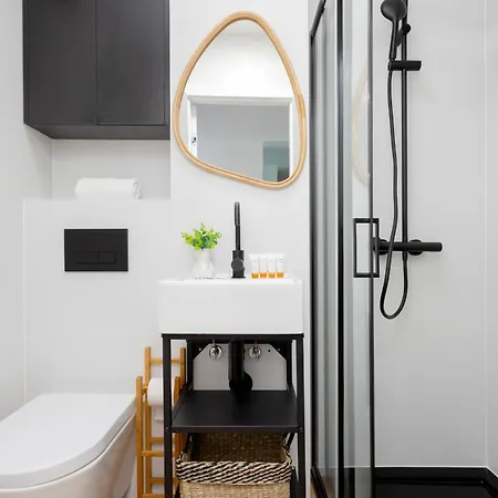 Apartment Cozy Near Royal Baths Park By Renters