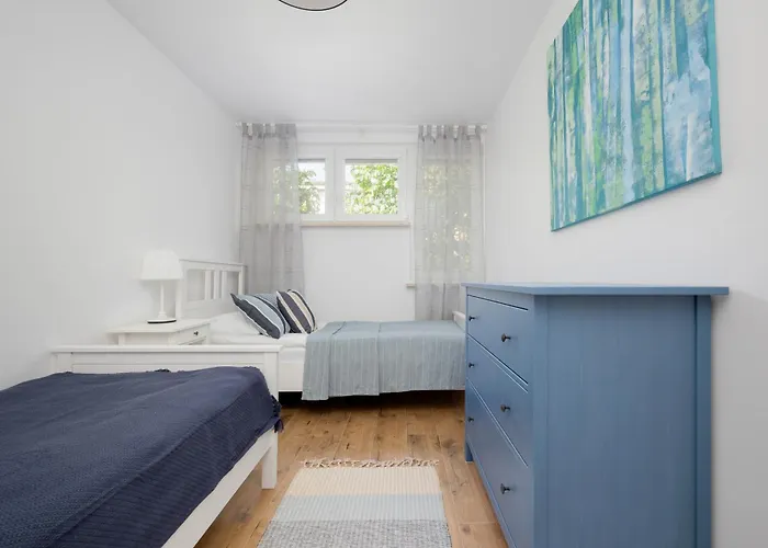 Cozy Near Royal Baths Park By Renters Apartament