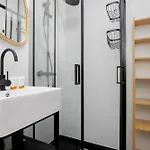 Cozy Near Royal Baths Park By Renters 公寓 *