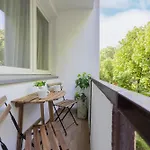 Cozy Near Royal Baths Park By Renters 华沙