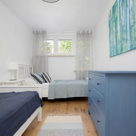 Cozy Near Royal Baths Park By Renters Lägenhet